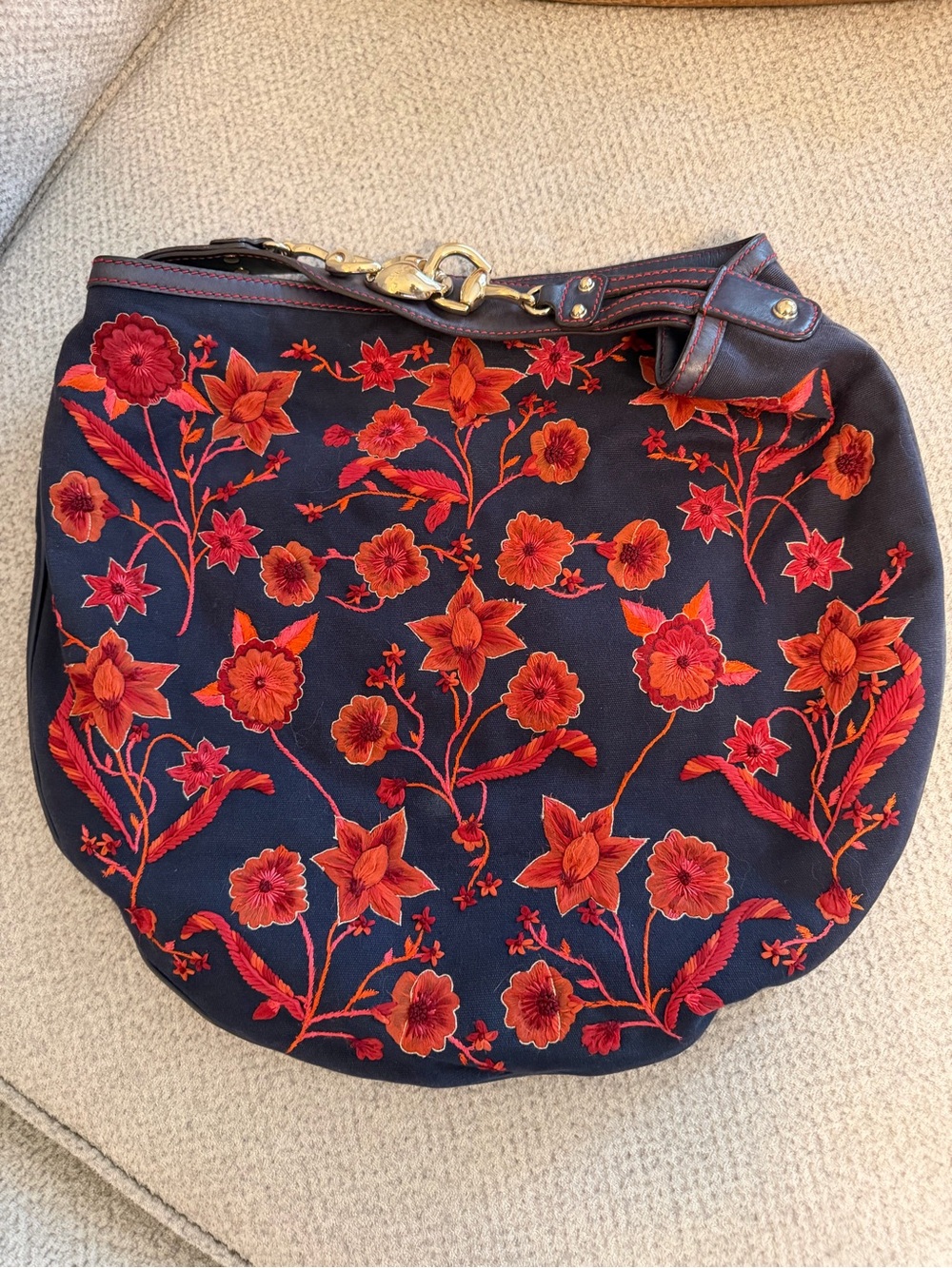 Gucci Navy Blue/Red Floral Embroidered Canvas And Leather Wave Hobo - Picture 4 of 7
